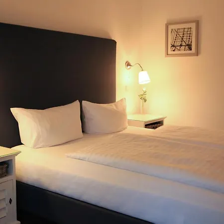 Отель Acqua Yachthotel & Restaurant 4*
