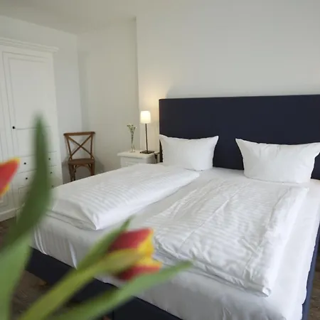 Acqua Yachthotel & Restaurant 4*