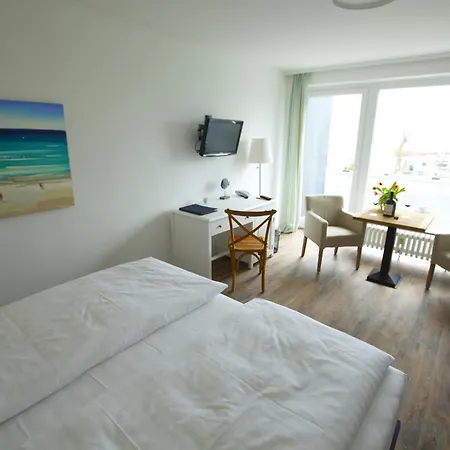 Acqua Yachthotel & Restaurant 4* Штранде