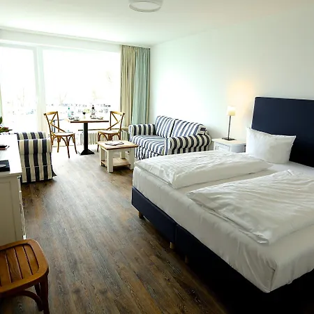 Hotel Acqua Yachthotel & Restaurant 4*