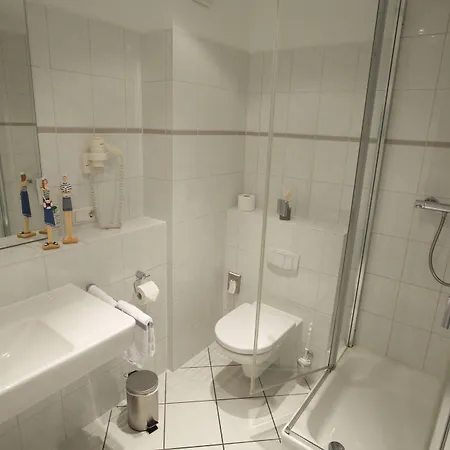 Acqua Yachthotel & Restaurant فندق شتراند