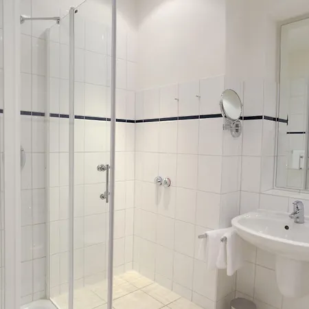 Acqua Yachthotel & Restaurant 4*