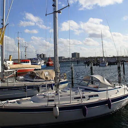 Acqua Yachthotel & Restaurant فندق
