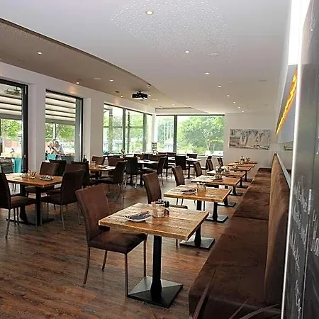 Acqua Yachthotel & Restaurant