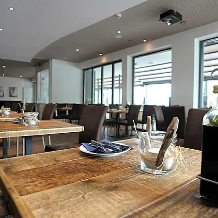 فندق Acqua Yachthotel & Restaurant 4*