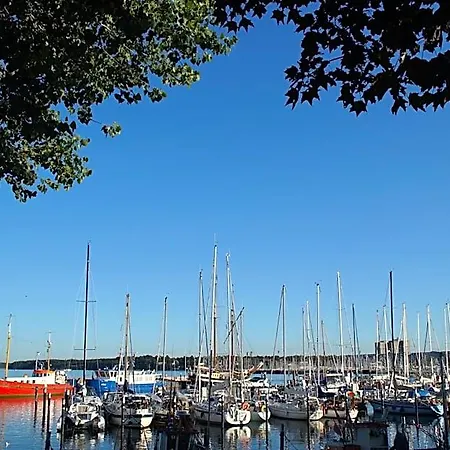 Acqua Yachthotel & Restaurant 4*