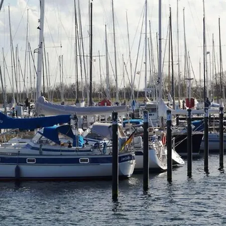 Acqua Yachthotel & Restaurant Hotel 4*